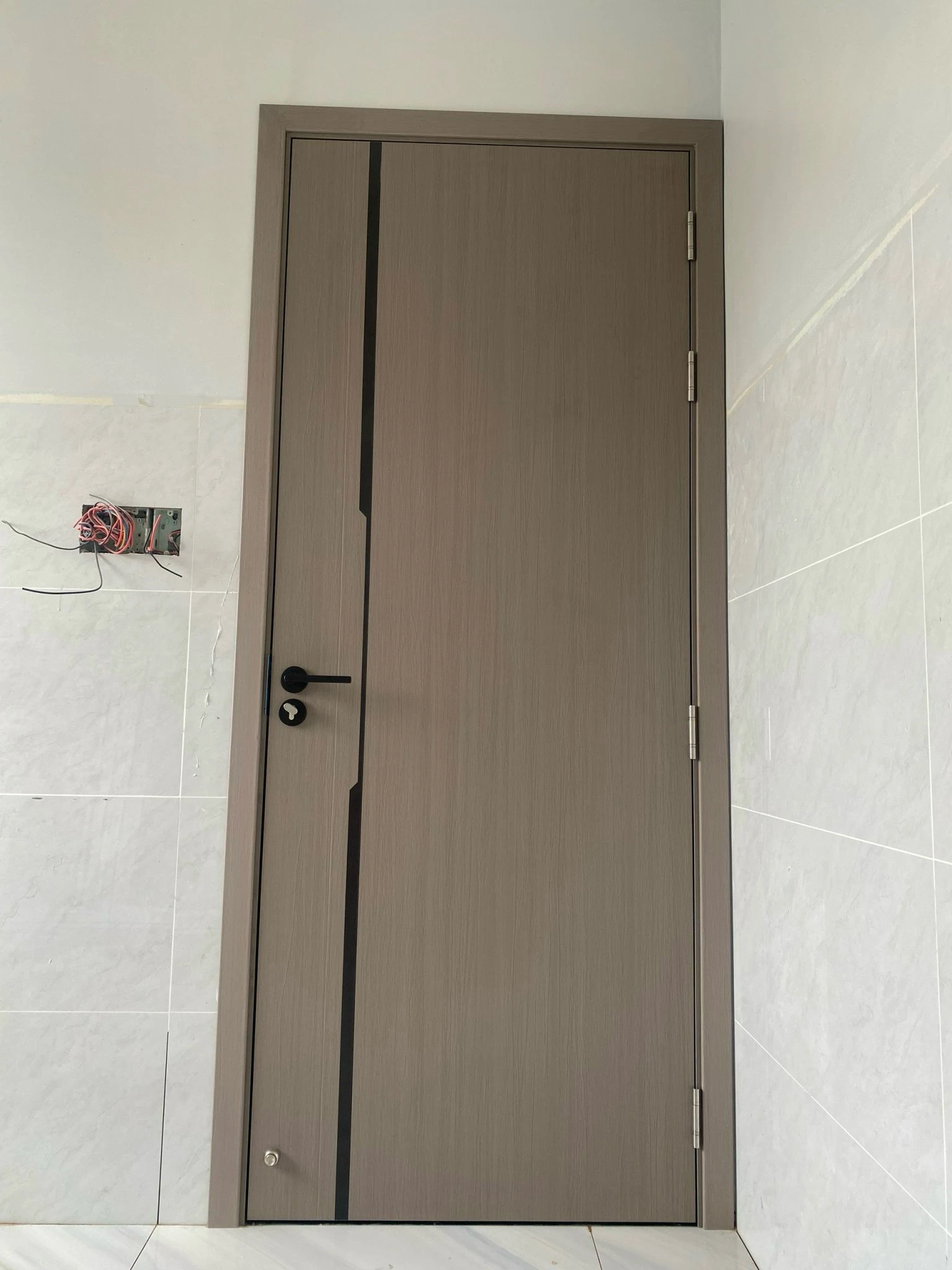 Cửa gỗ công nghiệp Carbon đẹp 2024